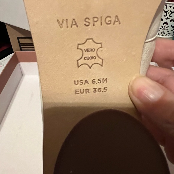 NIB: Via Spiga Women's Odette Milk Leather Booties Size 6.5 original box - Picture 5 of 11